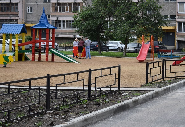 Единороссы осмотрели объекты благоустройства проекта «Городская среда» в Орджоникидзевском районе