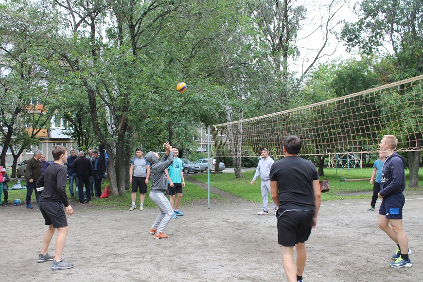 Турнир по волейболу среди взрослых провел клуб «Авангард» при поддержке Михаила Клименко