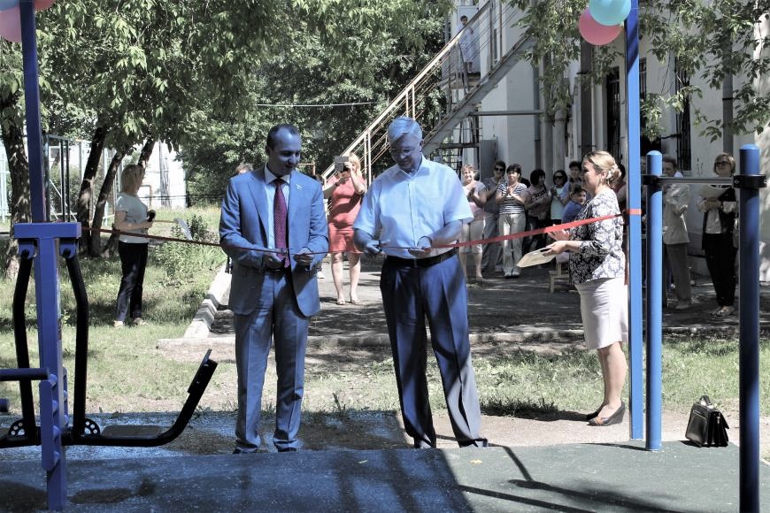 Михаил Клименко и Михаил Матвеев открыли спортплощадку для пациентов реабилитационного центра «Лювена»