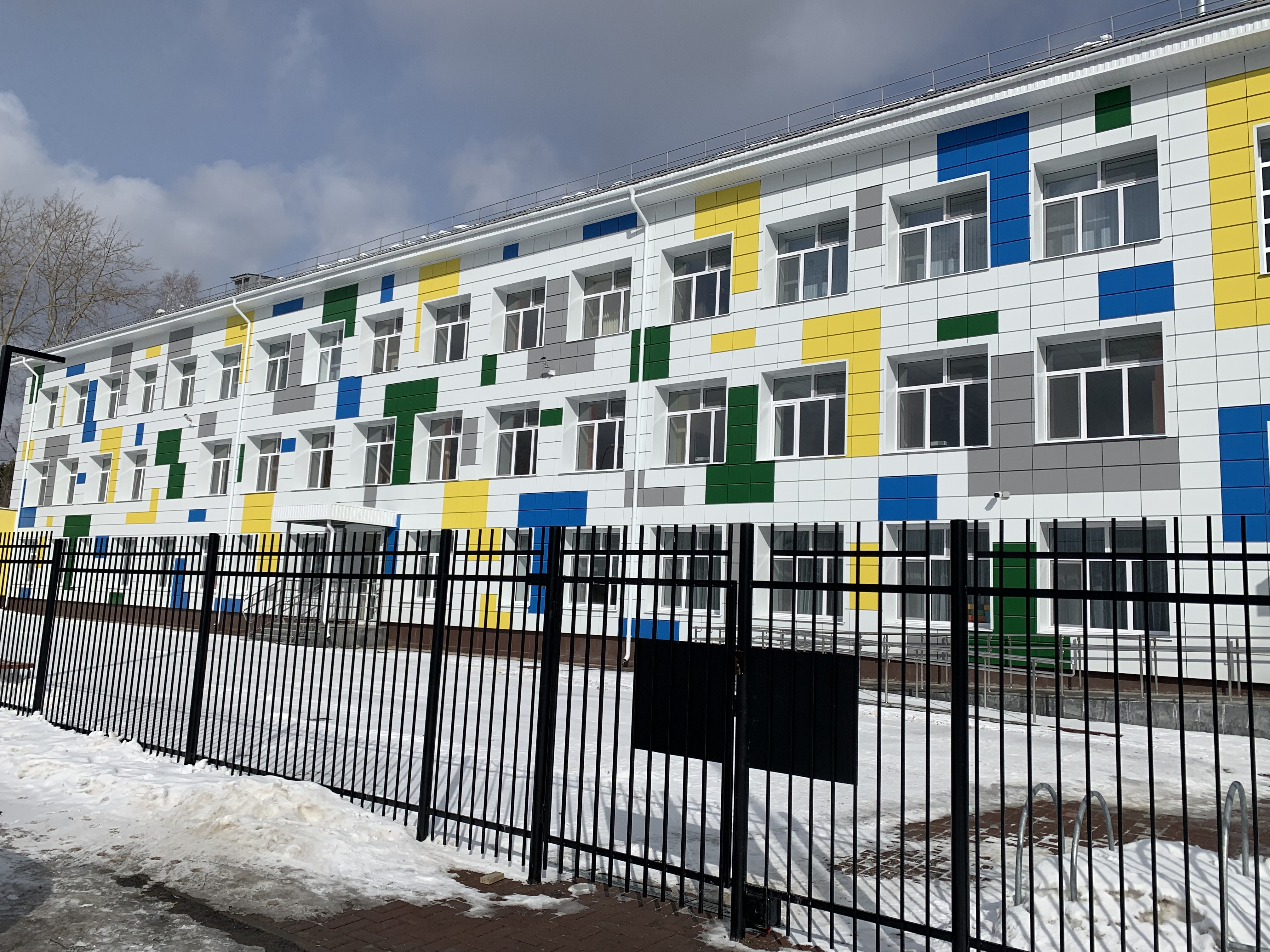 Михаил Клименко проверил готовность реконструированной школы к открытию