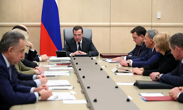 Медведев поручил выделить из резерва до 22 млн рублей на незарегистрированные лекарства