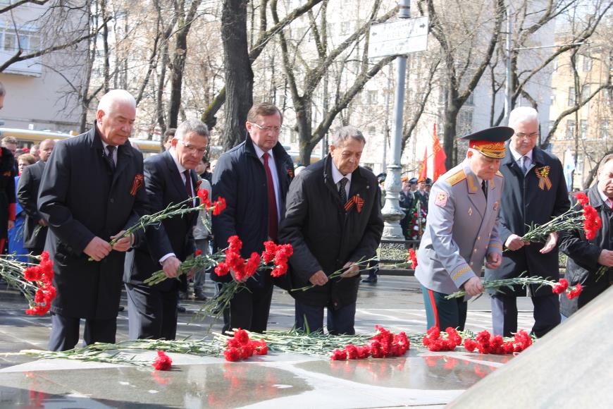 Возложение цветов к памятнику Г.К. Жукова